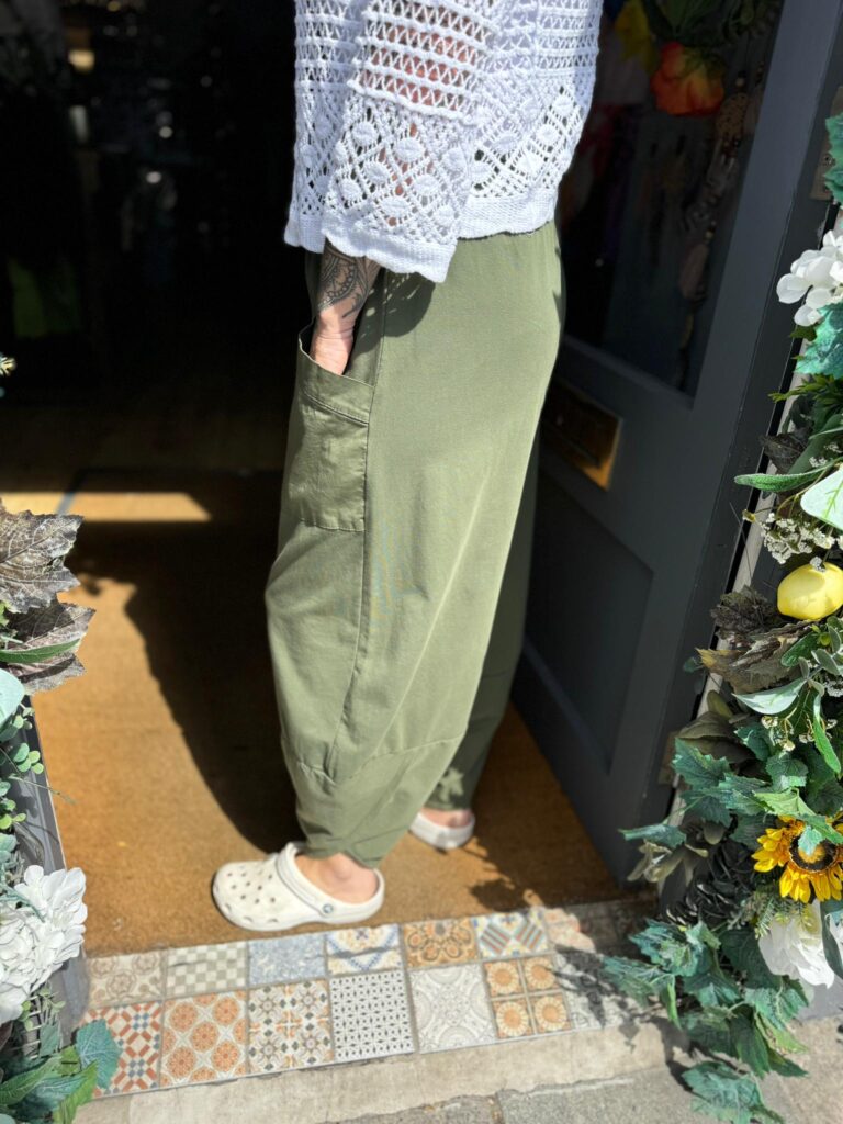 Cotton jersey comfortable trousers. Elasticated waist and handy side pockets. Khaki.