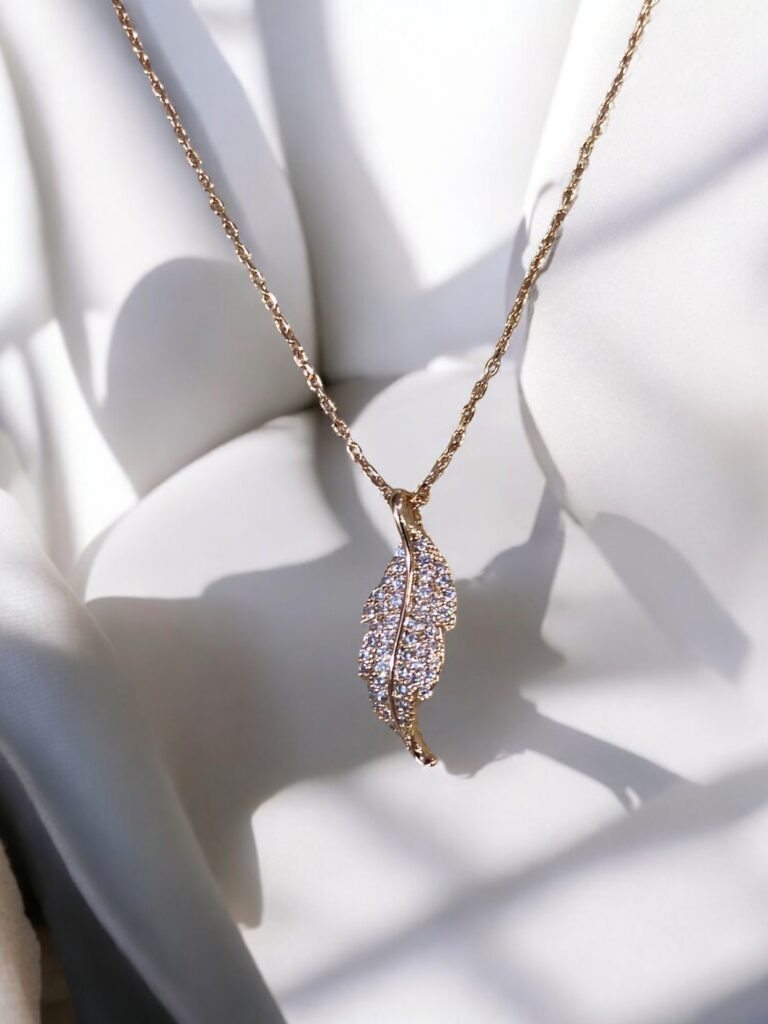 Small feather necklace embellished with crystals in rose gold finish