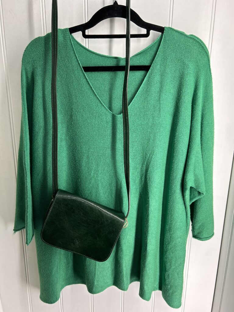 October loose V-neck jumper. Emerald.