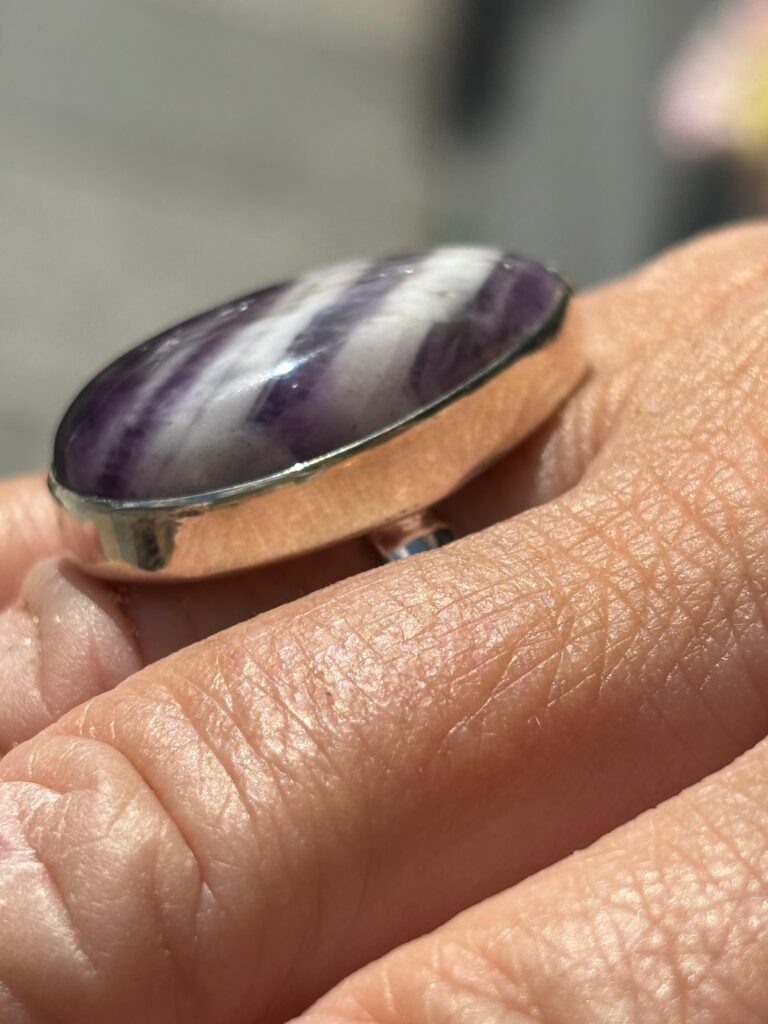 Amethist Agate Teardrop sterling silver ring.