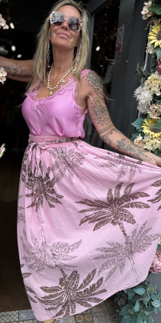 Bondi maxi skirt. Large palm print. Bubblegum.