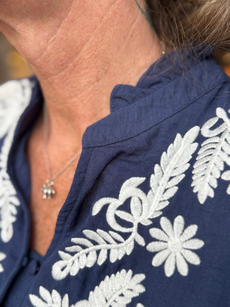 Dolly blouse. Navy blue,. White embroidery.