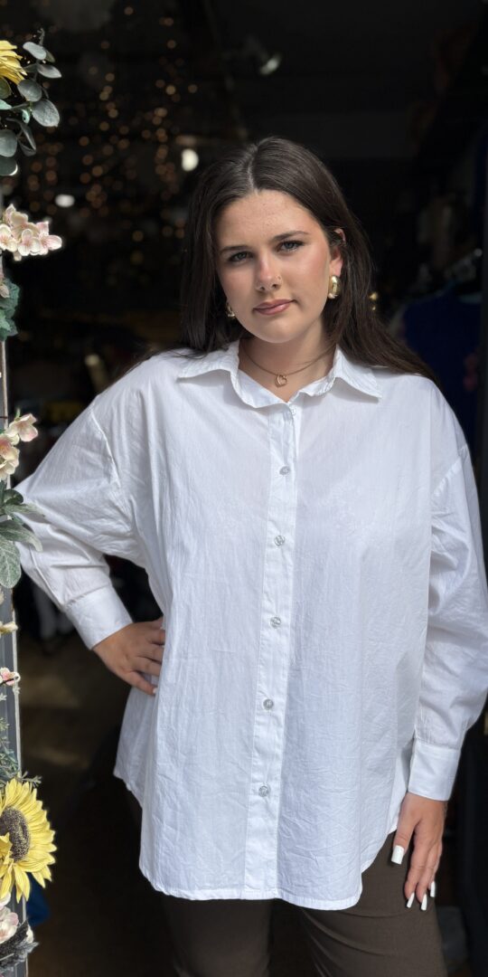 Uma White shirt. Classic cut. Cotton.