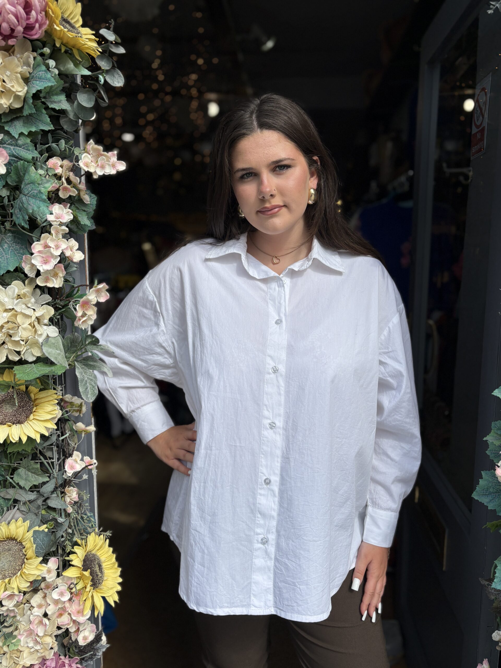 Uma White shirt. Classic cut. Cotton.