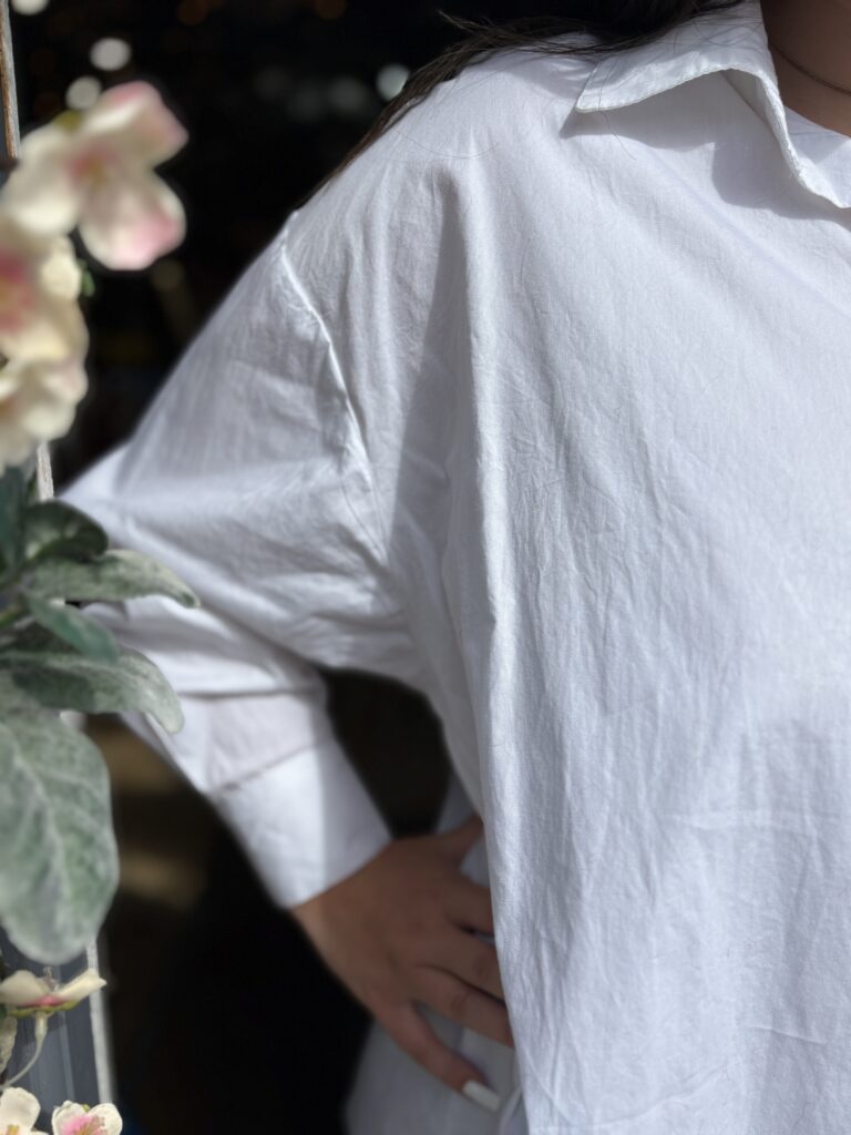 Uma White shirt. Classic cut. Cotton.