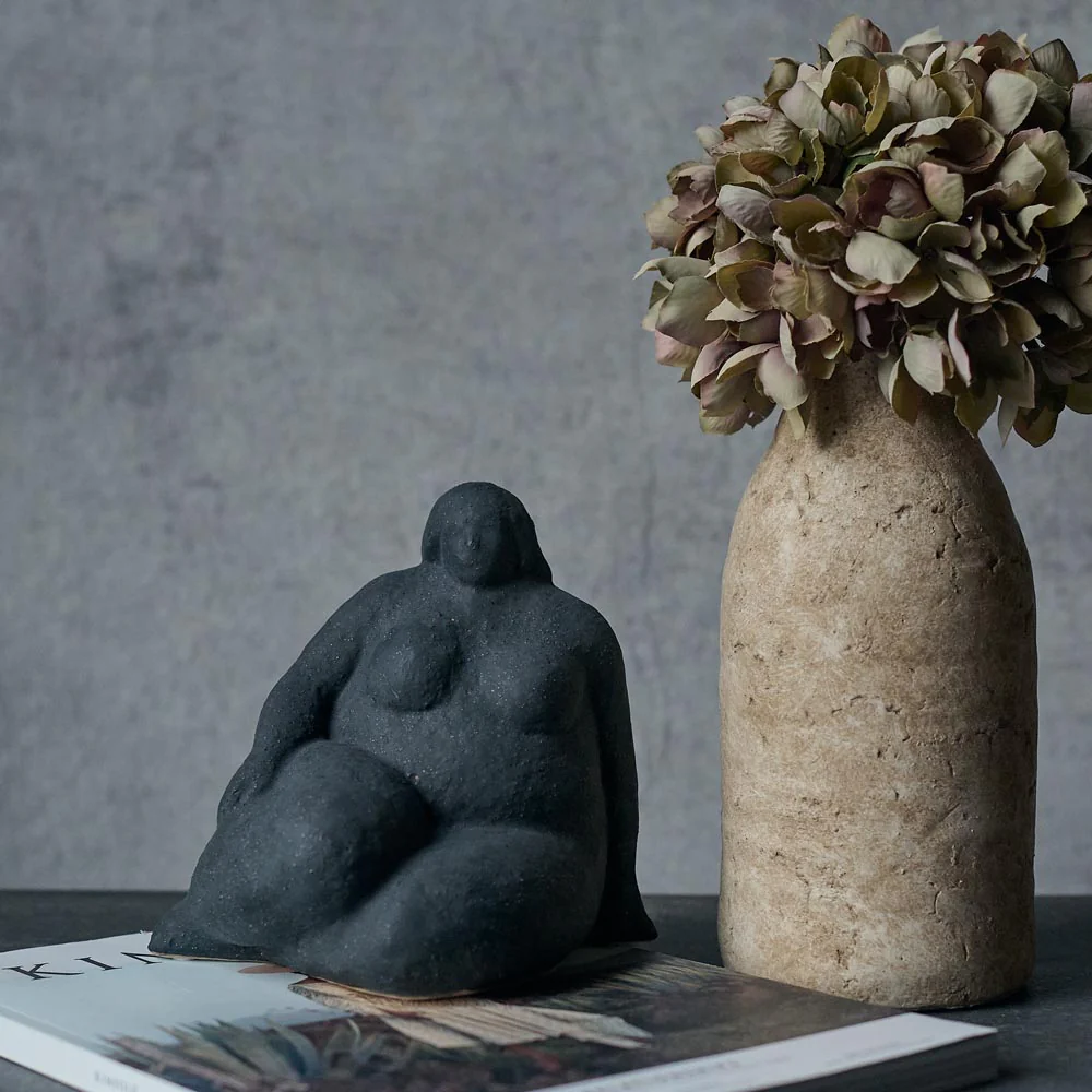Rolinda sculpture