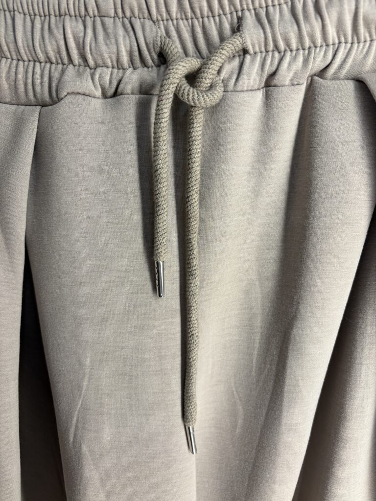 Cozie trousers. Wide leg. Pleats on front. Mushroom.