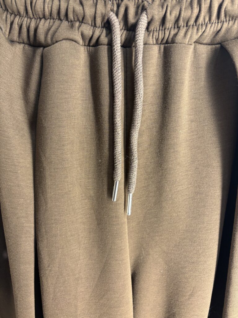 Cozie trousers. Wide leg. Pleats on front. Chocolate