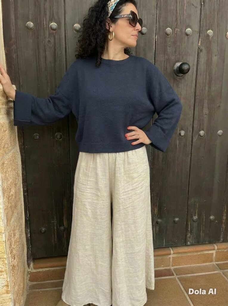 Belle crew neck jumper. Navy