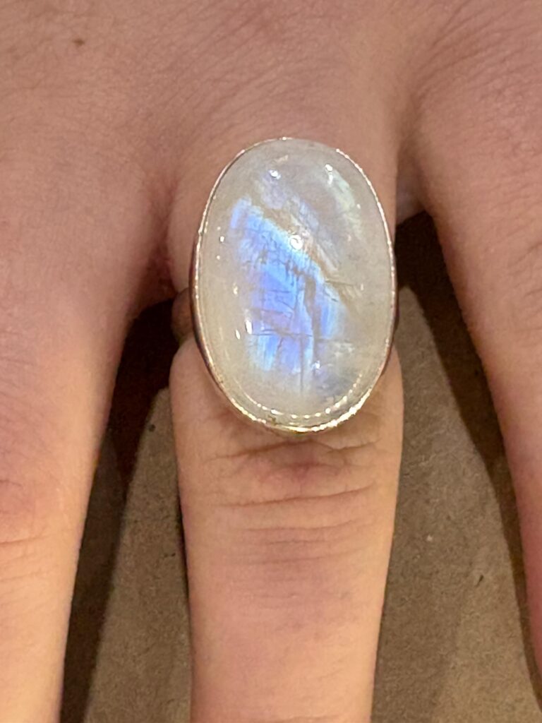 Rainbow moonstone Ring. Oval. Size P