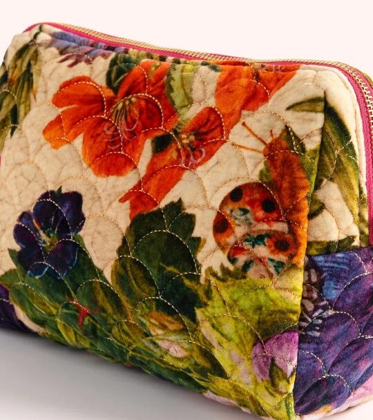 Powder Quilted washbag cream posy.