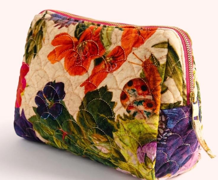 Powder Quilted washbag cream posy.
