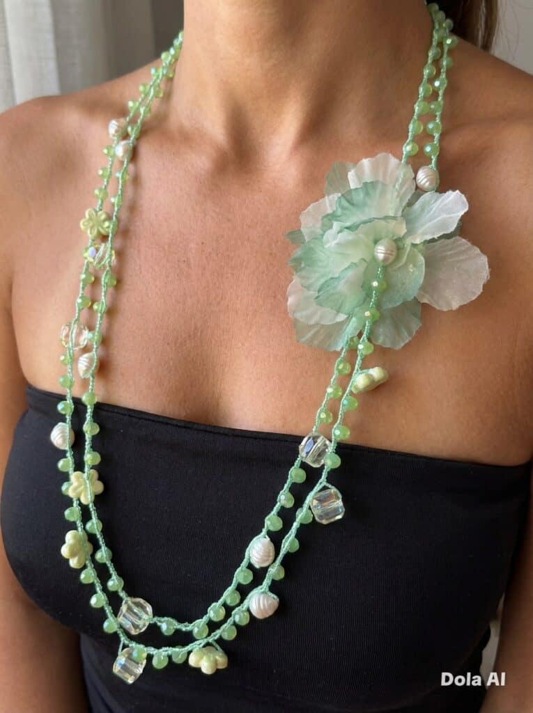 Lucia necklace. Two tiers. Flower detail. Mint