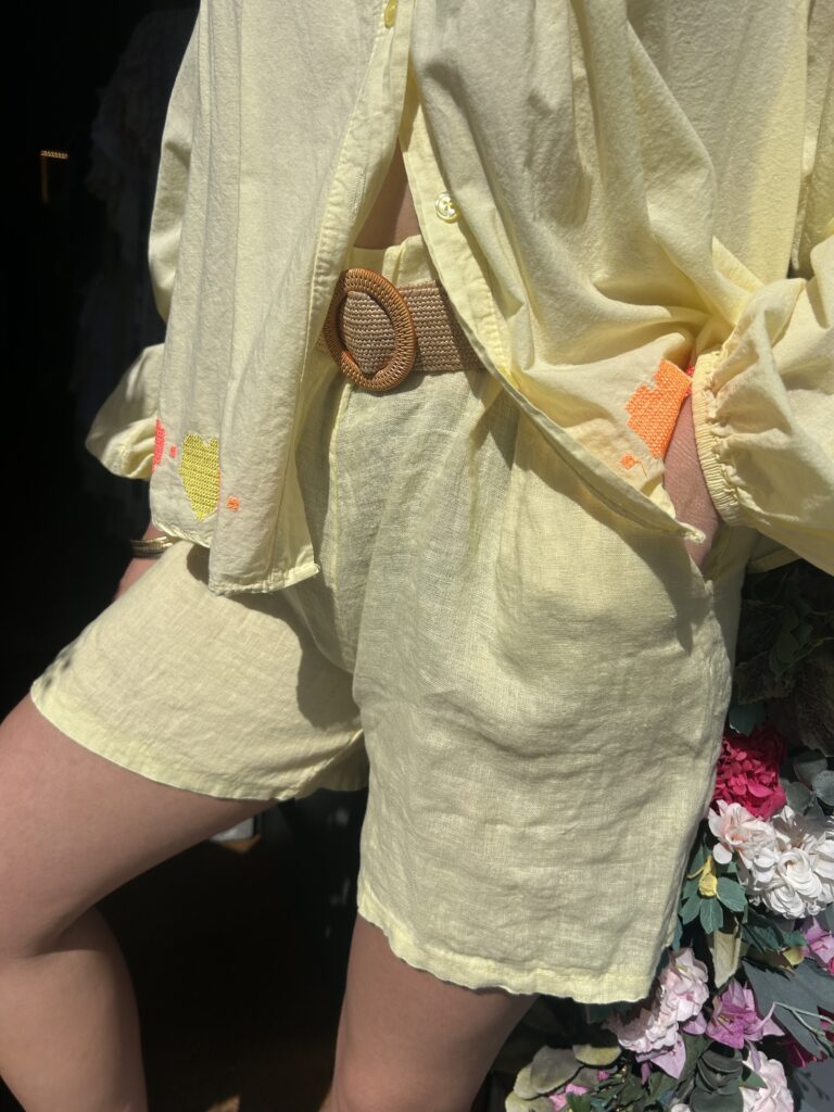 Rowen linen shorts. Pockets.
