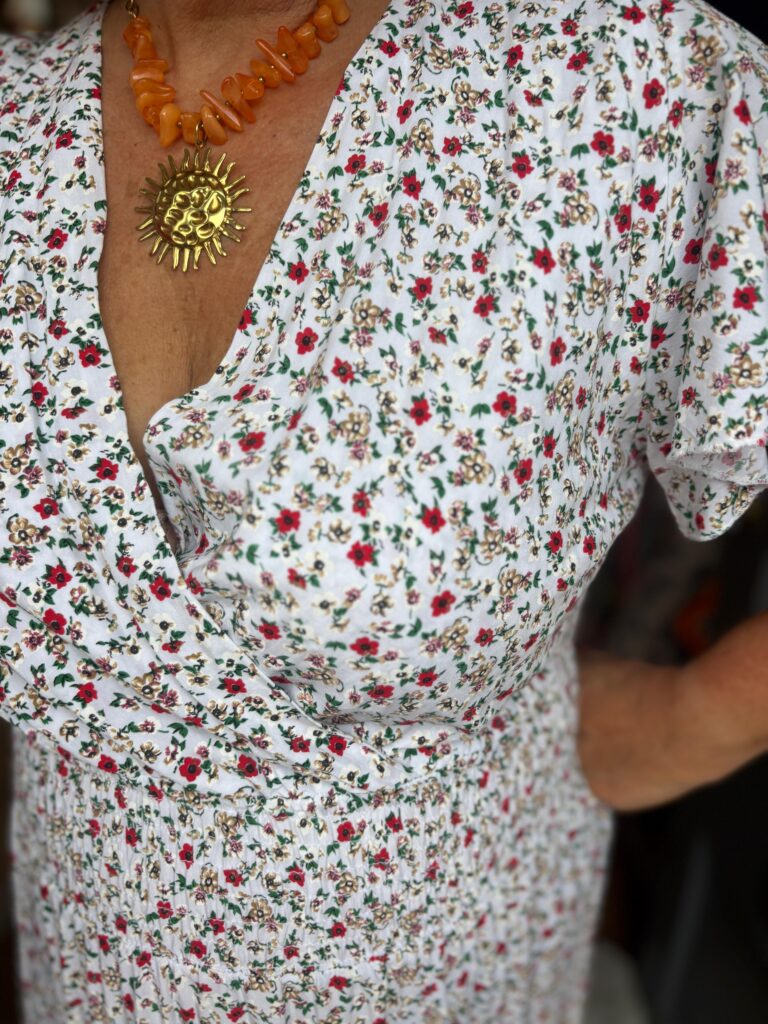 Blossom long dress. Cross over v-neck. Small floral print.
