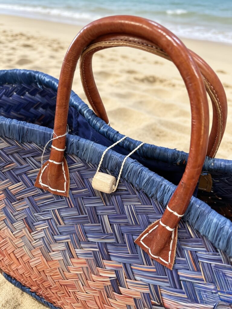 Madagascar basket Rosa. Blue/orange