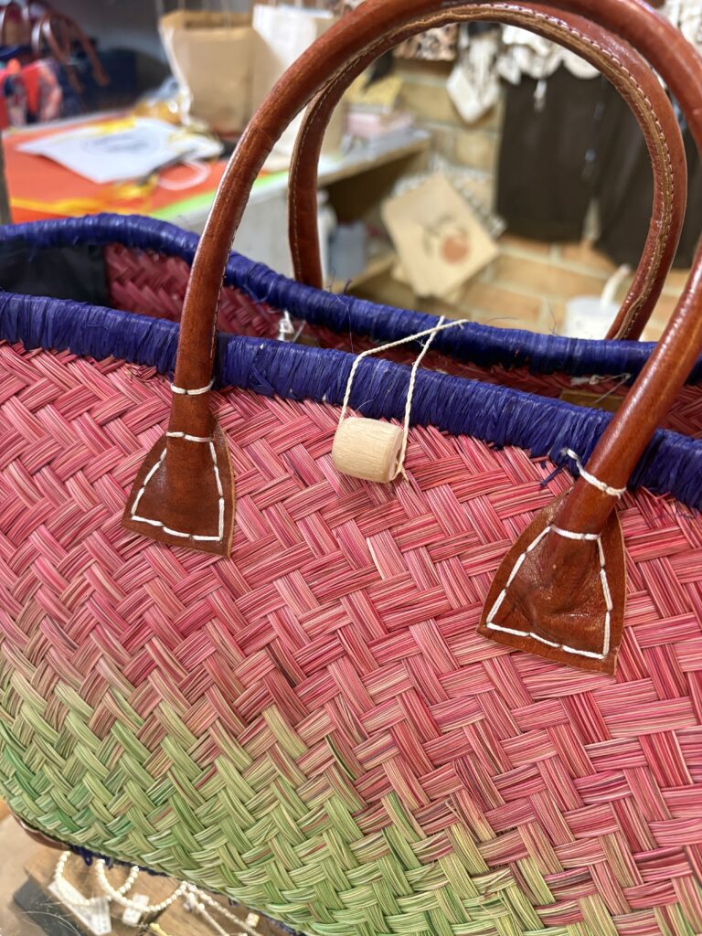 Madagascar basket Almeria. Red/green
