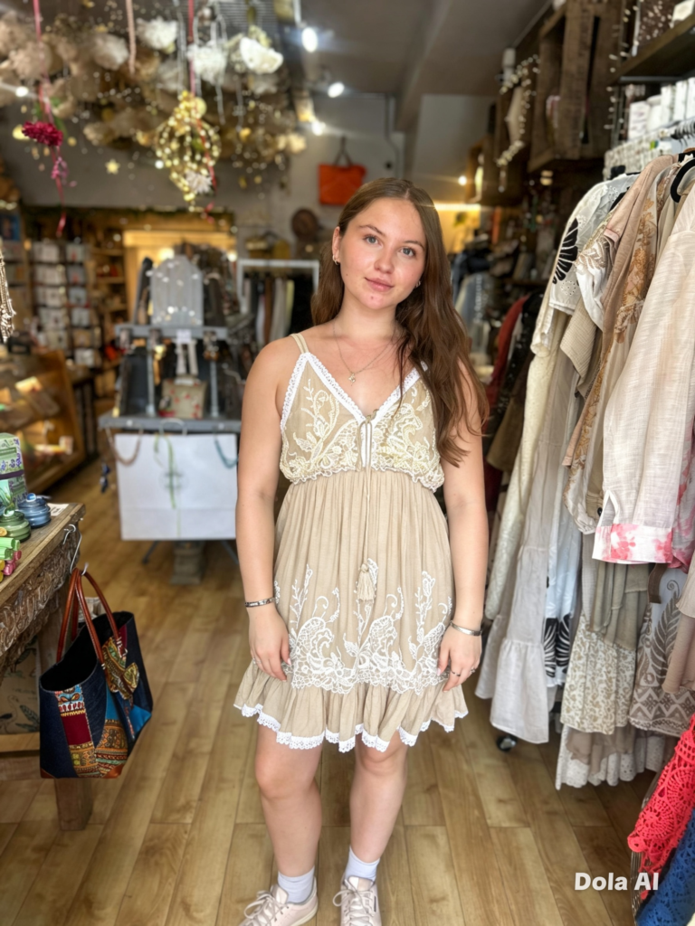 Alba short dress. Lace detail. Embroidery. Latte