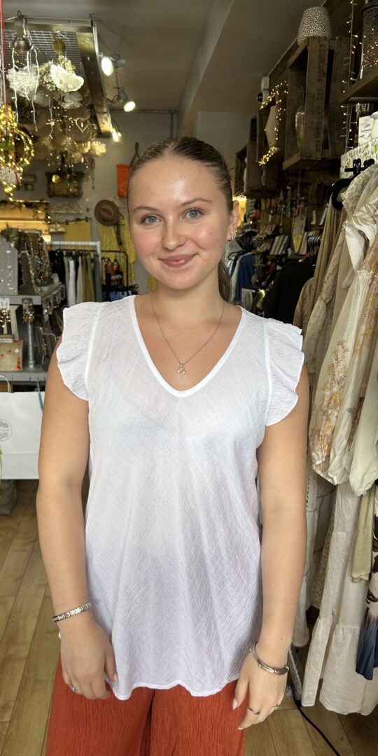Bonnie frill top. V-neck . Crinkly fabric. Rust.