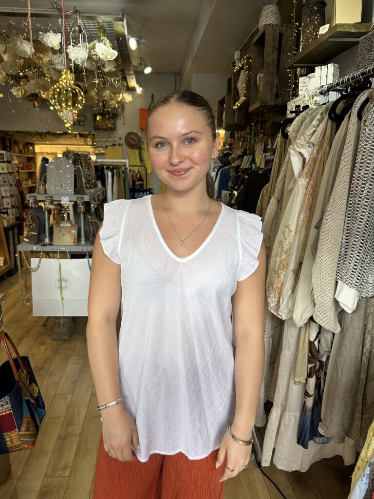 Bonnie frill top. V-neck . Crinkly fabric. Rust.