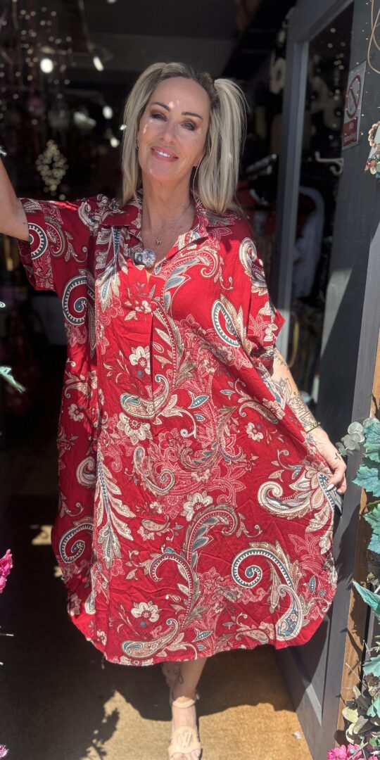 Beryl dress. Shirt collar. Centre pleat. Large pattern. Red