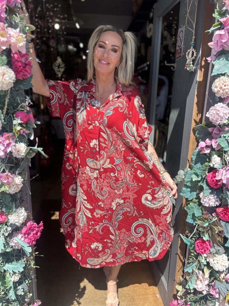 Beryl dress. Shirt collar. Centre pleat. Large pattern. Red