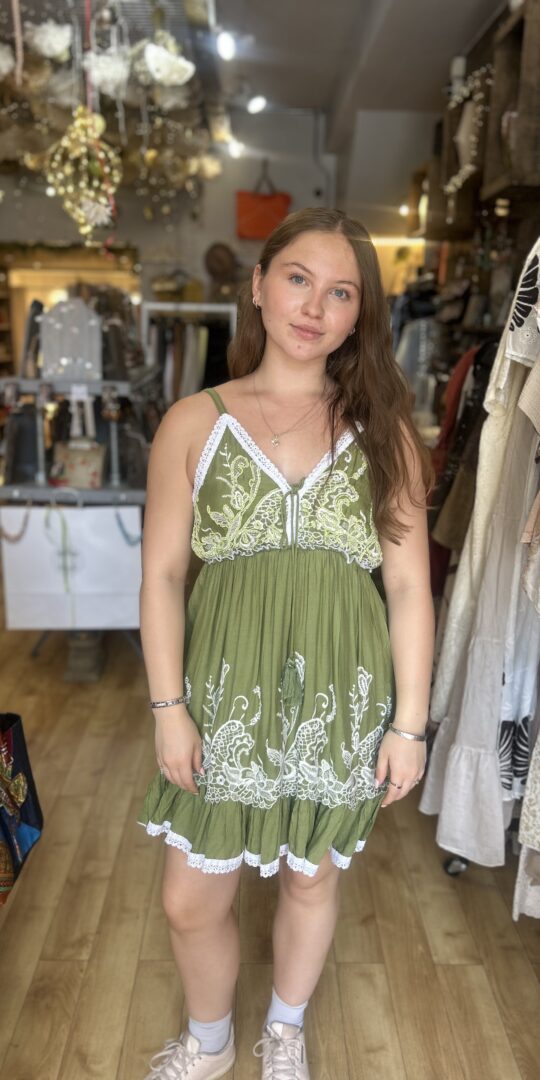 Alba short dress. Lace detail. Embroidery. Olive
