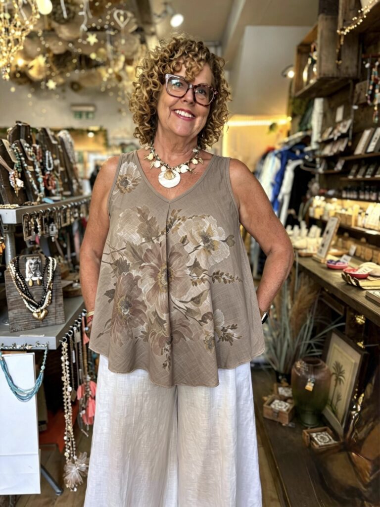 Bibi Top . Large floral print. Flared style. Taupe
