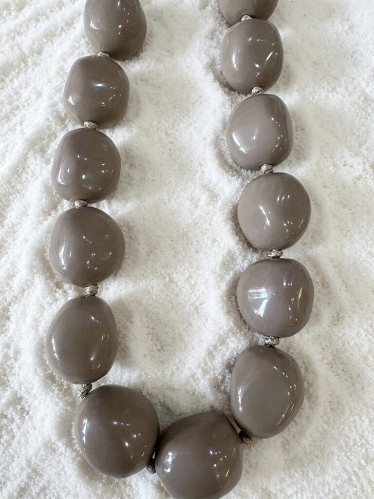 Coco necklace. Large beads. Coffee