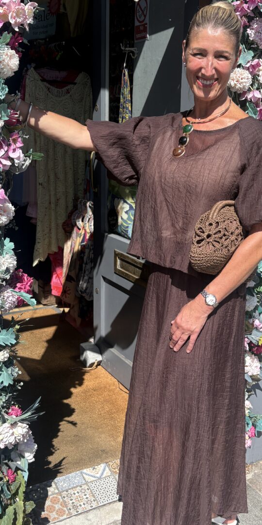 Delice set. Fishtail shirt. Crinkle fabric. Chocolate