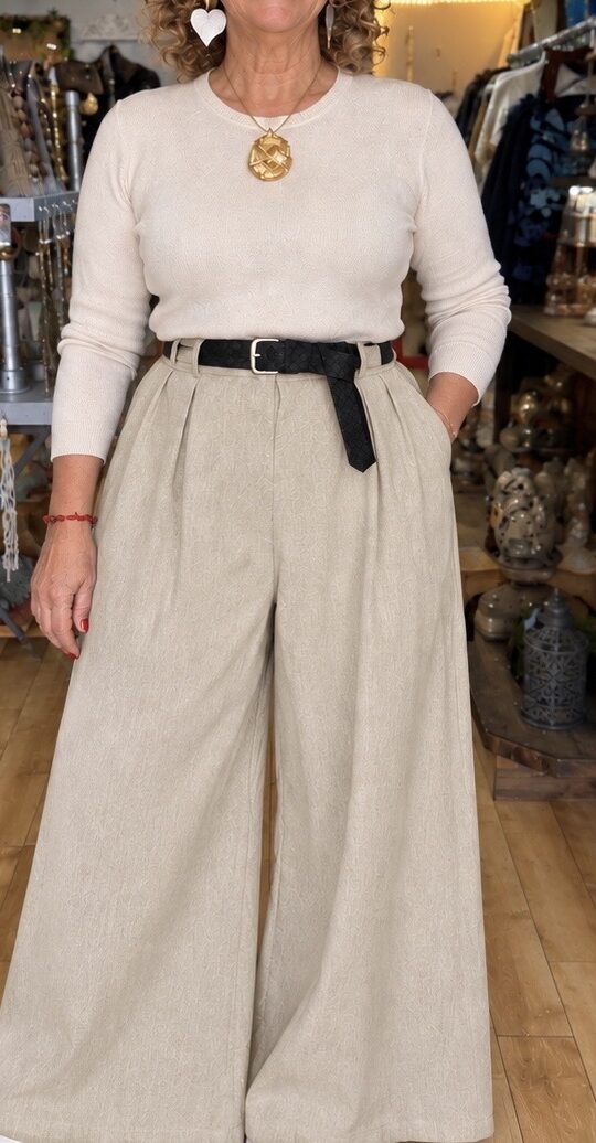 Ruth Palazzo Trousers. Pockets and belt. Front pleats. Cream