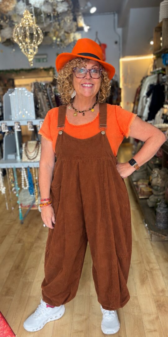 Deck dungarees. Fine corduroy. Rust