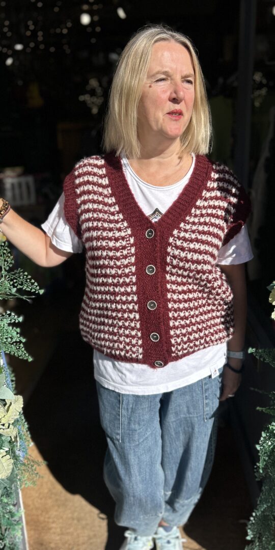 Jessica waistcoat. Stripes. Buttons. V-neck. Wine.